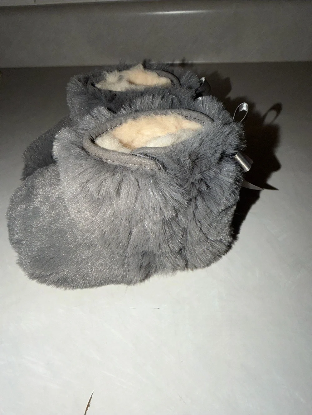 Baby Ugg Jesse Bow II fluff. Grey size 2/3